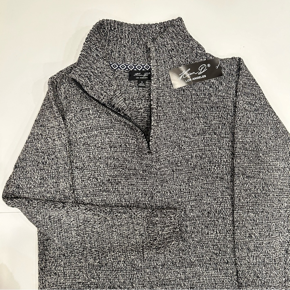 Kian D. Los Angeles Pullover Knit Sweater, Men’s size S color white and black